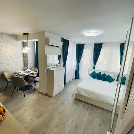 Nikki Lux Apartment *